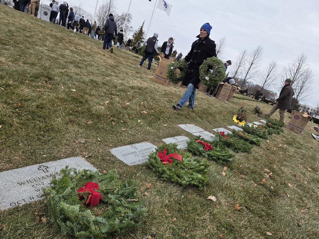 Quincy Wreaths Across America